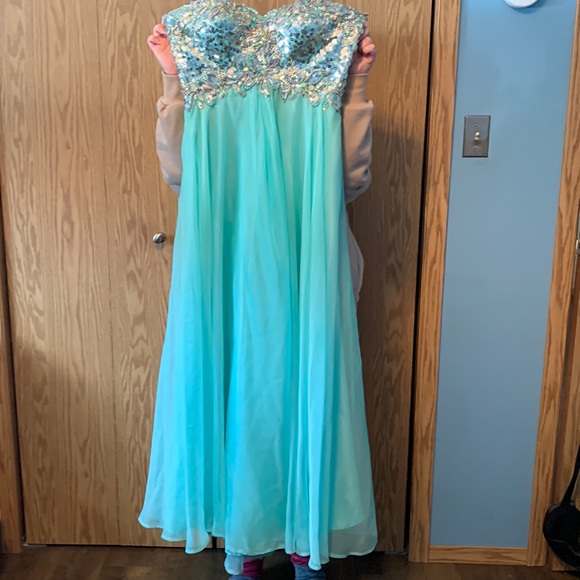 Tony Bowls fancy/ grad dress - Picture 1 of 5